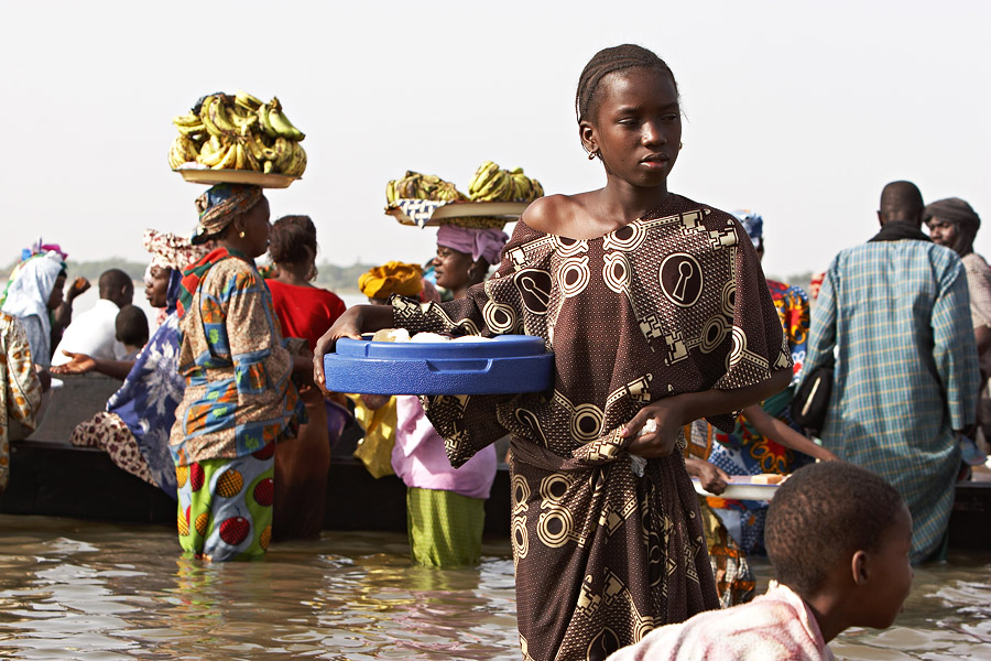 24   Trading at the Niger   Segou